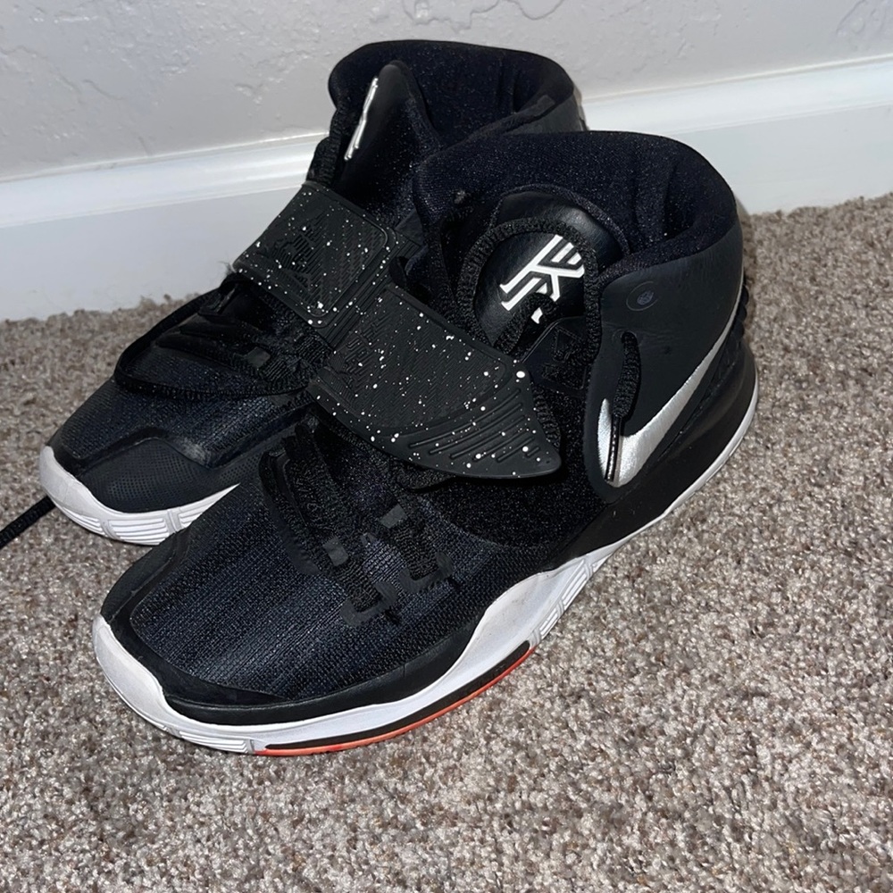 Nike tennis shoes